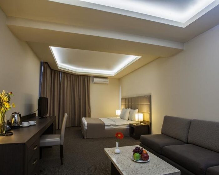 Deluxe Family Triple.5jpg